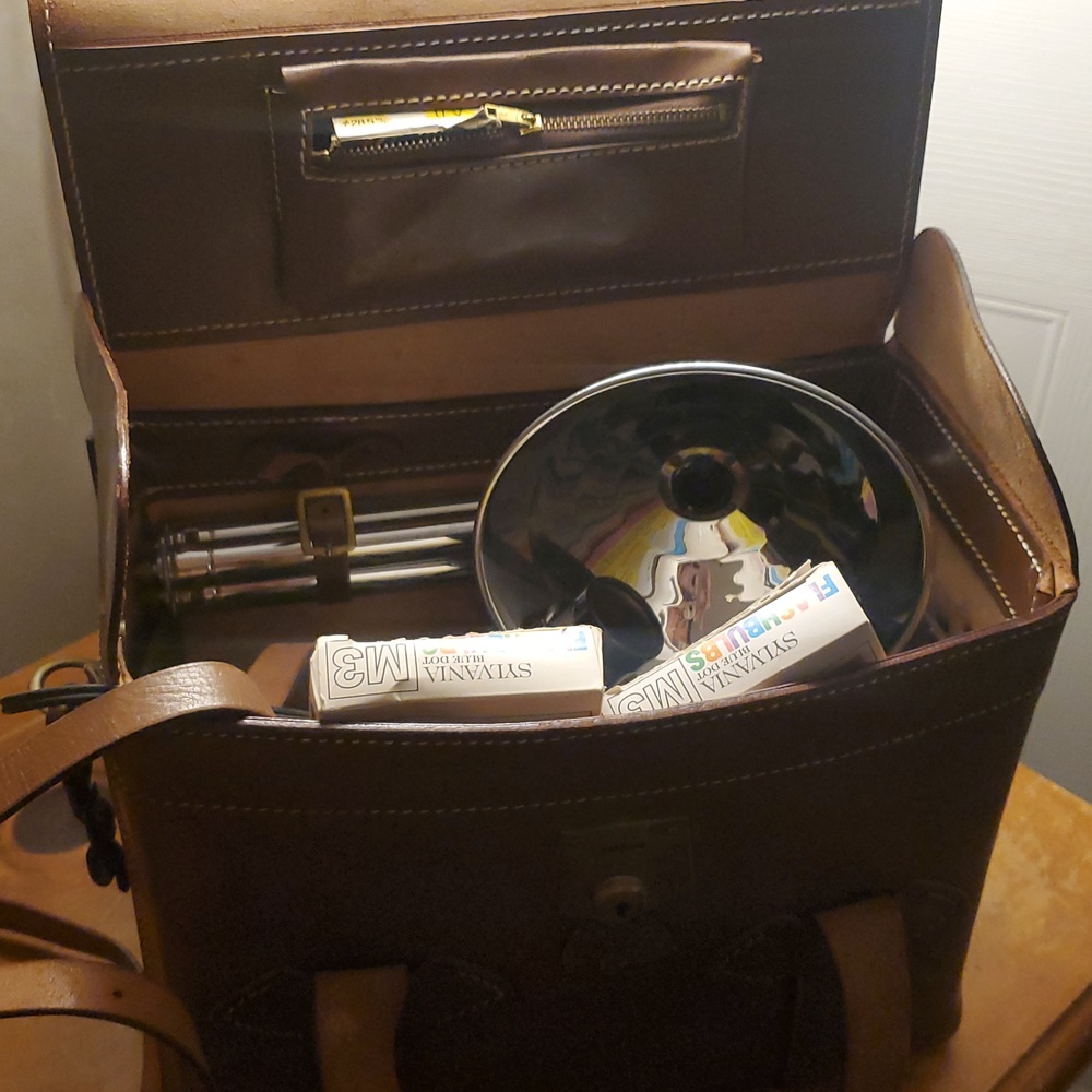 Vintage 1960s Camera Kit w/ Leather Case – Flashcube + Accessories - Picture 7 of 13